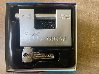 Замок навесной П-образный Gusam 94мм хром с броненакладкой 4кл