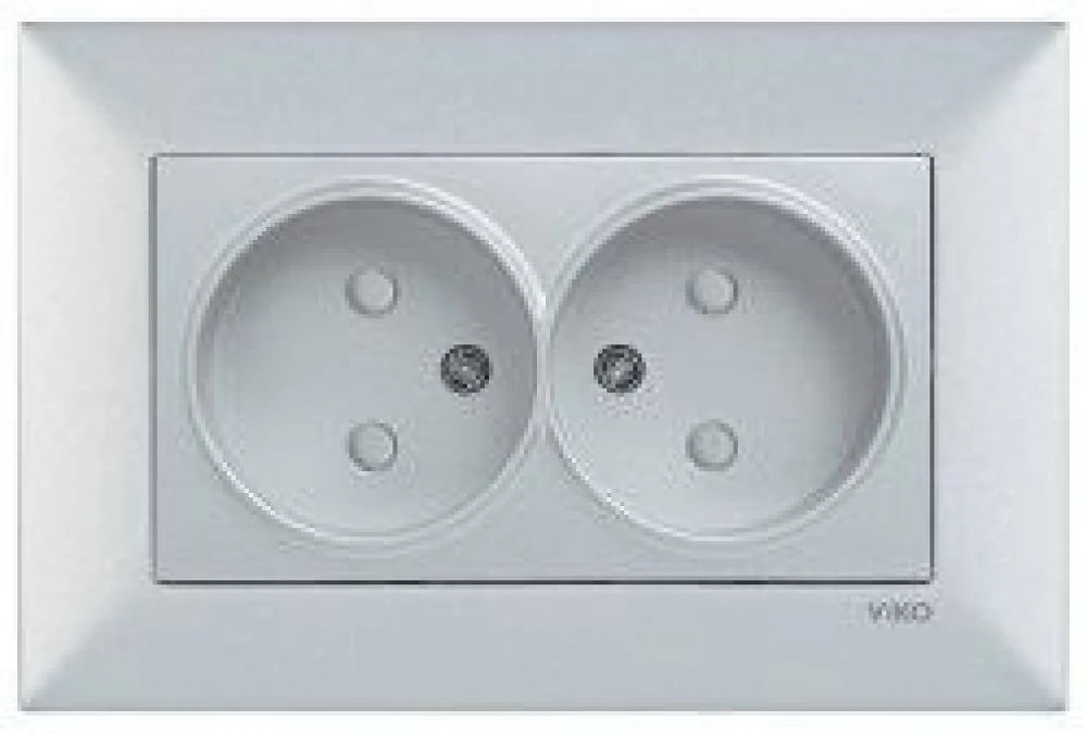 Viko Meridian белый Розетка 2-я с шторками