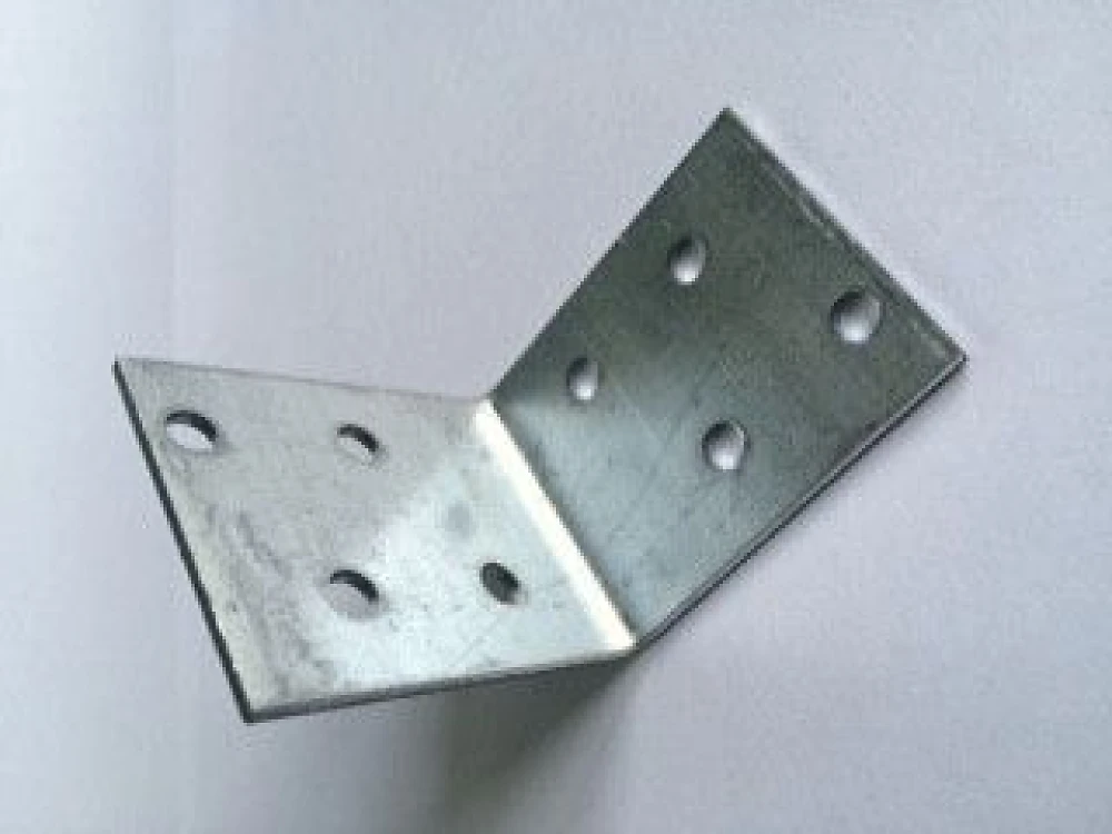 Уголокмебел.4(4х2х2х4см)1ребро